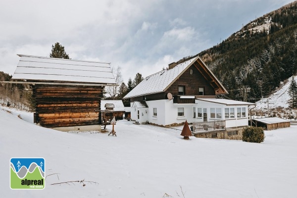 Vakantiehuis met appartement en bijgebouwen Turrach Steiermark Oostenrijk