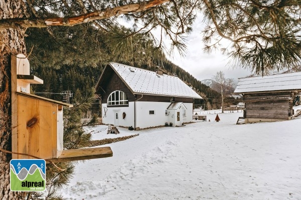 Vakantiehuis met appartement en bijgebouwen Turrach Steiermark Oostenrijk