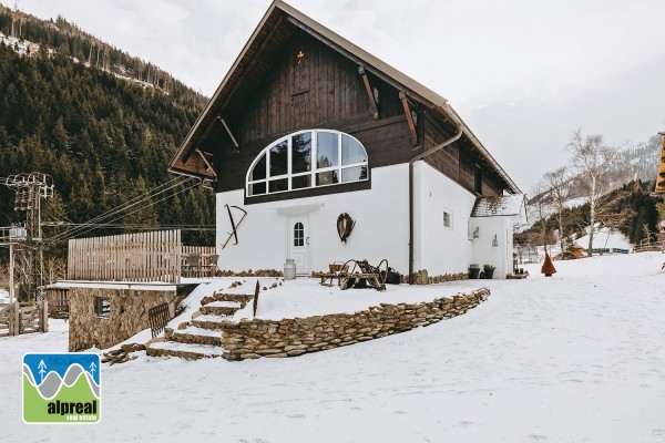 Vakantiehuis met appartement en bijgebouwen Turrach Steiermark Oostenrijk