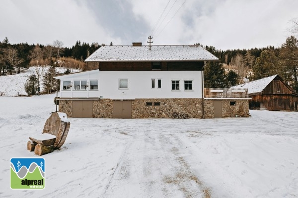 Vakantiehuis met appartement en bijgebouwen Turrach Steiermark Oostenrijk