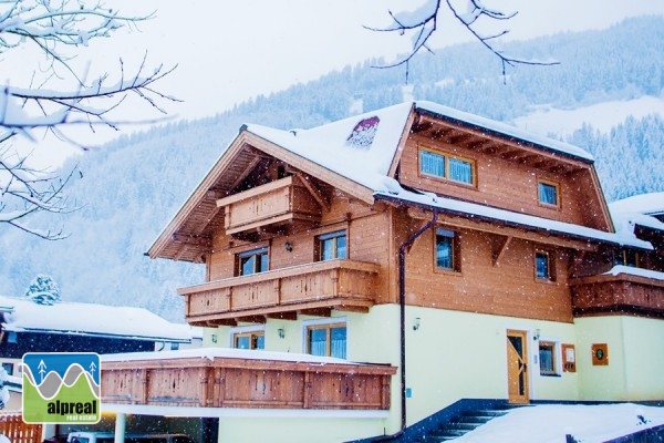 Appartementhuis met 3 appartementen Bramberg am Wildkogel Salzburgerland Oostenrijk