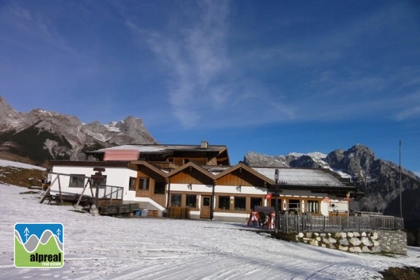 Buitenkans Hotel aan de piste Ski Amade Salzburgerland Oostenrijk